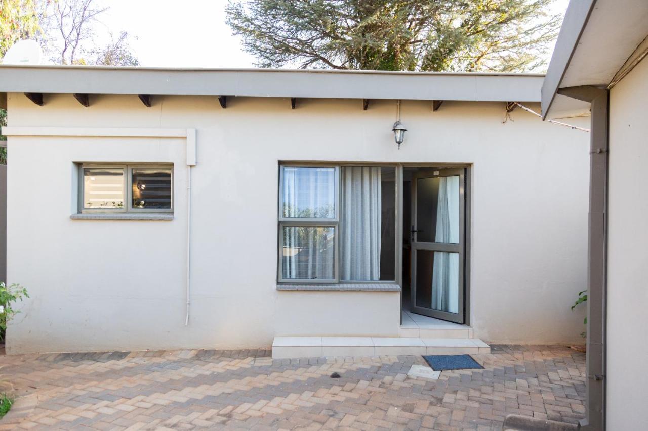 Glen Maine Guest House Pretoria-Noord エクステリア 写真