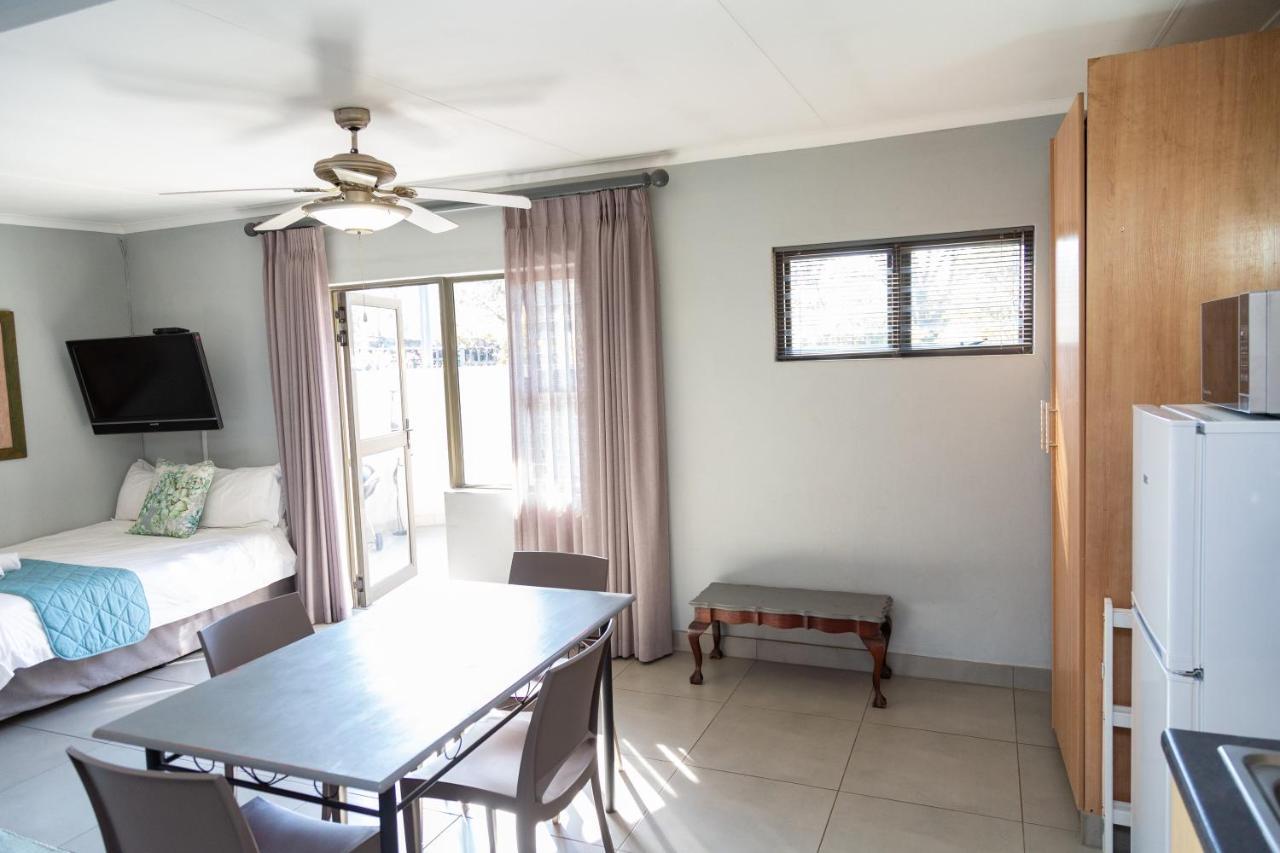 Glen Maine Guest House Pretoria-Noord エクステリア 写真