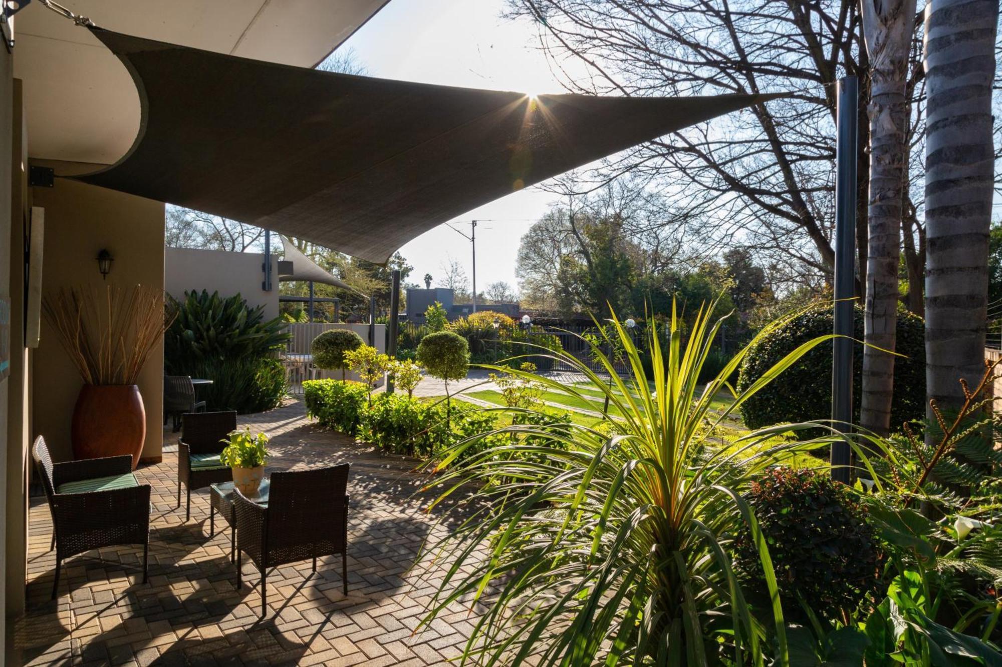 Glen Maine Guest House Pretoria-Noord エクステリア 写真